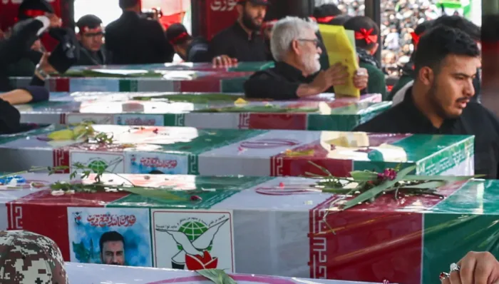 إيران تشيع قادة عسكريين وعلماء نوويين استشهدوا في الحرب مع إسرائيل