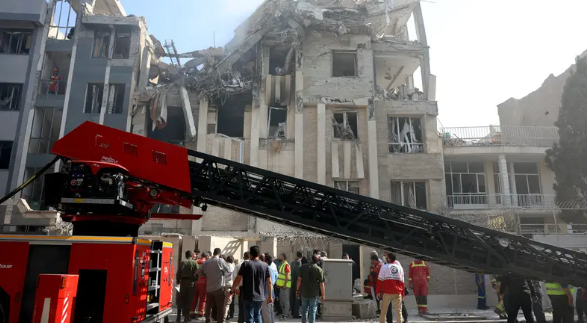 إسرائيل تتوعد بمواصلة هجماتها وتتحضر للرد الإيراني