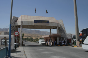 معبر الإقليم.. معاناة و روتين لا يشبه المنافذ العراقية