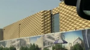 بالوثائق.. أمانة بغداد تكشف عن تجاوز ادارة “مول العراق” على الارصفة والمجاري العامة