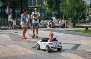 الصين تعتزم دفع إعانات نقدية لتشجيع الأزواج على الإنجاب