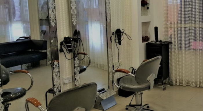 مهنة التجميل تهبط من مشرط الجراح إلى كوميديا السوق الرقمية