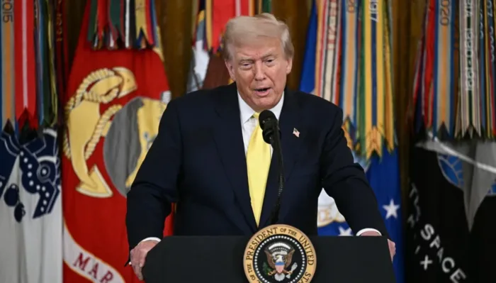 قادة ورجال أعمال يطمعون في ودّ ترامب بالذهب والهدايا الملوكية والطائرات