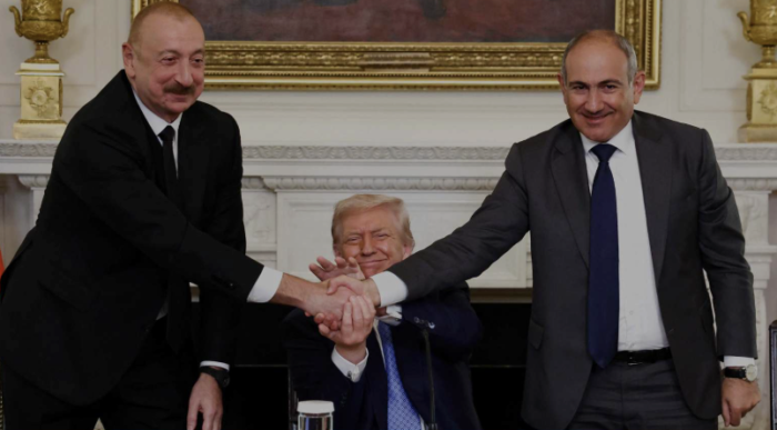 كيهان الإيرانية تدعو لإغلاق مضيق هرمز ردا على ممر ترامب