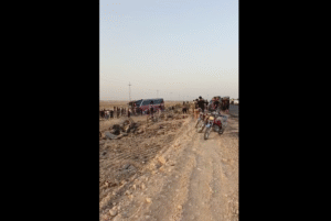 سائق حافلة ينام على طريق الكوت… و24 زائرًا ضحايا الاصطدام بالكتل الخرسانية