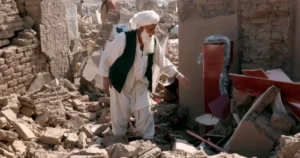 مقتل نحو 500 شخصًا وأصابة ألف آخرون في زلزال مدمر شرق أفغانستان