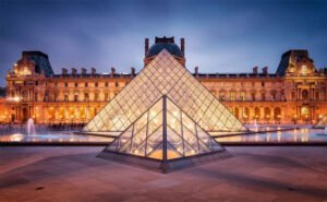 اعتقال اثنين من عصابة متحف اللوفر