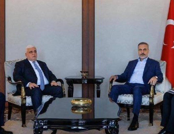 الفياض يبحث مع وزير الخارجية التركي تعزيز التعاون بين بغداد وأنقرة