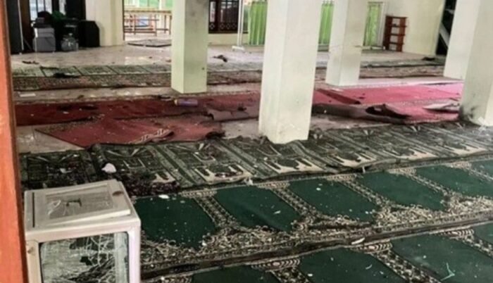 100 جريح في انفجارات داخل مسجد في إندونيسيا