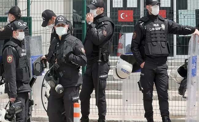 تركيا تعتقل 357 شخصا في عملية ضد تنظيم داعش