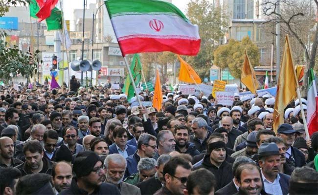 خروج تظاهرات حاشدة في طهران داعمة للقيادة الإيرانية