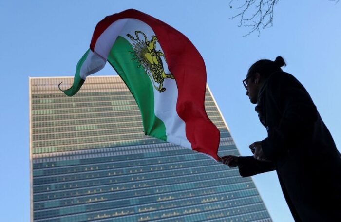 إيران تعيد فتح المدارس