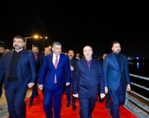 أمين بغداد يفتتح أول نافورة راقصة كبيرة على نهر دجلة في كورنيش القادسية