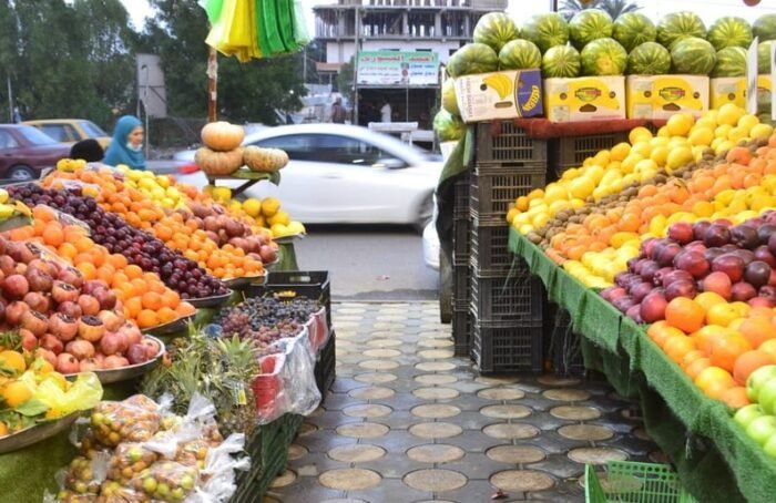 لزوجة الأسعار تهدد الاستقرار: من صعود الدولار إلى غياب التسعيرة