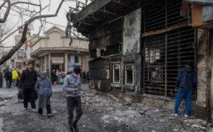 إيران ترصد خسائر التخريب: دور عبادة وبنوك ومدارس في مرمى الحرق والتدمير