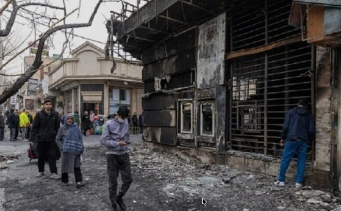 إيران ترصد خسائر التخريب: دور عبادة وبنوك ومدارس في مرمى الحرق والتدمير