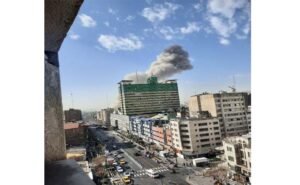 وزير الدفاع الإسرائيلي: بدأنا هجوما استباقيا ضد إيران