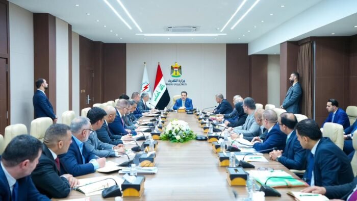 السوداني يوجه بمعالجة اختناقات الشبكة الوطنية وملف جباية أموال الكهرباء