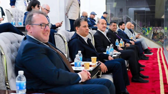 سفير واشنطن حضر مباراة كروية في بغداد وطلب مغادرة عقيل مفتن لأنه “معاقب امريكيا”