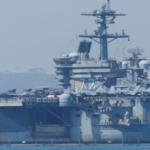 رئيس الوزراء البريطاني يعلن إرسال بارجة ومروحيات الى الشرق الأوسط