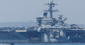 رئيس الوزراء البريطاني يعلن إرسال بارجة ومروحيات الى الشرق الأوسط