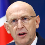 وزير الدفاع البريطاني: لا أستبعد المشاركة في الغارات على إيران