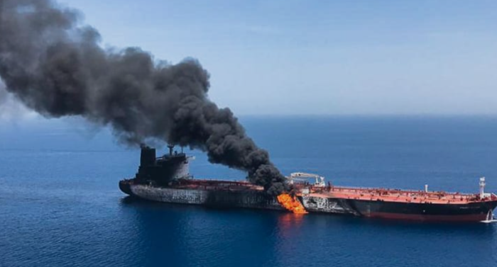 إيران تتحدى إعلان ترامب النصر بهجوم على ناقلات نفط