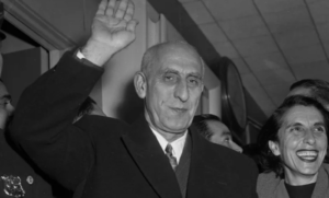 مصدق والذاكرة الإيرانية..  تأميم النفط منبع أخطر صراع مع واشنطن