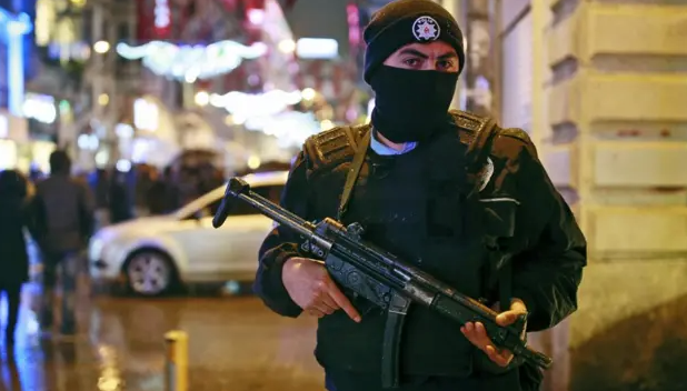 هجوم مسلح قرب القنصلية الإسرائيلية في اسطنبول يخلف قتلى ومصابين