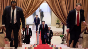 مصادر إيرانية: واشنطن تطرح مطالب مبالغا بها بشأن مضيق هرمز