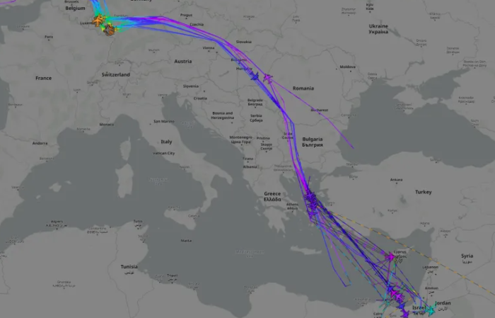 تصاعد الجسر الجوي الأمريكي بـ124 رحلة عسكرية خلال أسبوع تعثر مفاوضات إسلام آباد