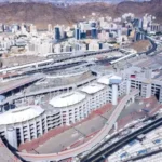 توافد الحجاج إلى منى إيذاناً ببدء مناسك الحج