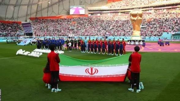 الاتحاد الإيراني يضغط على فيفا لحظر أي أعلام للمعارضة في الملاعب