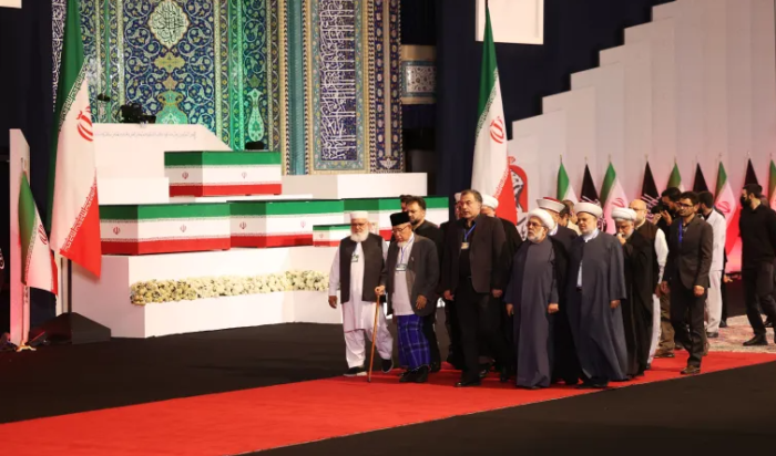 جنازة الشهيد علي خامنئي تتحول إلى عرض قوة إقليمي يختبر شبكة حلفاء طهران