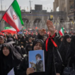 حشود كبيرة شاركت في الصلاة على جثمان الشهيد المرجع خامنئي