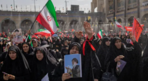 حشود كبيرة شاركت في الصلاة على جثمان الشهيد المرجع خامنئي