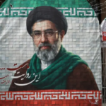 المرشد مجتبى خامنئي يخرج عن صمته.. ويرسل رسالة إلى حزب الله