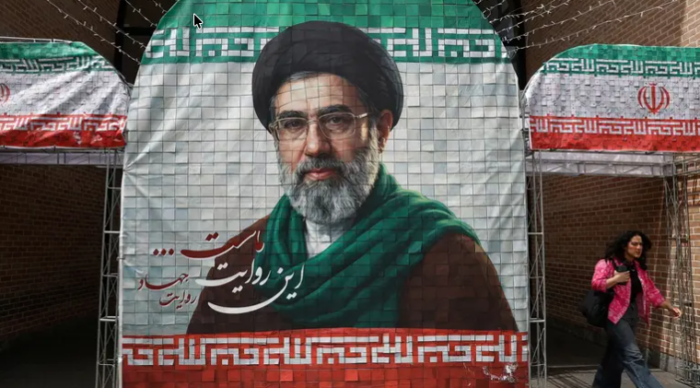 المرشد مجتبى خامنئي يخرج عن صمته.. ويرسل رسالة إلى حزب الله