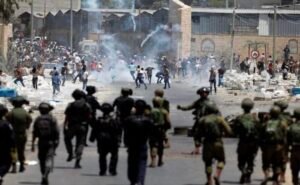 مواجهات بين فلسطينيين والقوات الاسرائيلية خلال اقتحامها قرية المغير في رام الله