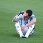 بعد وفاة والده.. ميسي يقرر تعليق مسيرته الكروية
