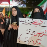 صحيفة إيرانية تتهم متشددين بتشويه رواية التفاهم مع واشنطن