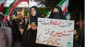 صحيفة إيرانية تتهم متشددين بتشويه رواية التفاهم مع واشنطن