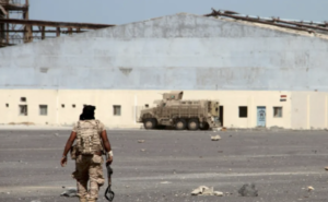 مقتل 11 شخصا في هجمات للحوثيين في اليمن واستهداف مصفاة سعودية