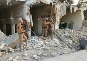 31 قتيلا بتفجير وهجوم مسلح على مركز شرطة في باكل ستان
