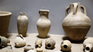 العراق يستعيد 80 قطعة أثرية مهربة من الخارج