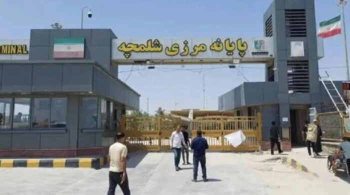 إيران تعلن استئناف حركة الشاحنات عبر منفذ الشلامجة