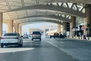 مقتل 12 شخصا في هجوم الحوثيين على مطار الرياض