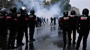 فرنسا تستنفر 70 ألف شرطي تحسباً لاضطرابات جديدة اليوم