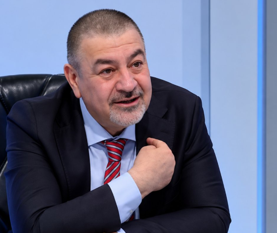 آراس حبيب: من هو الوزير العبقري الذي وضعتموه على رأس ملف الذكاء الاصطناعي؟