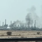 دخان ونيران بالقرب من منشأة لأرامكو في الرياض